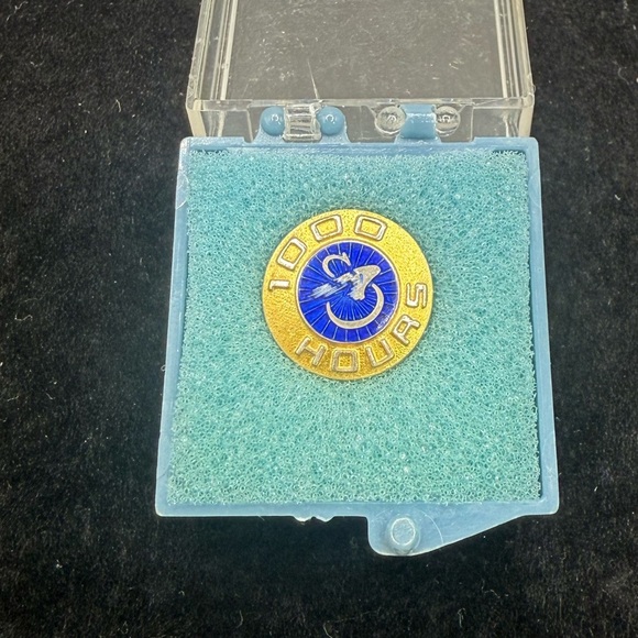 Vintage Gold and Blue 1000 Hours Pin - Picture 1 of 2